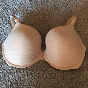 Victoria’s Secret uplift demi bra. 34DDD.